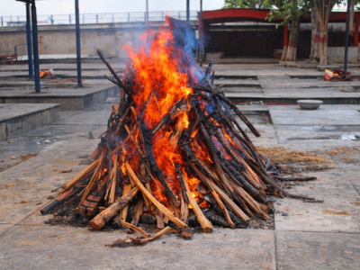 “दया नहीं, सम्मान दें